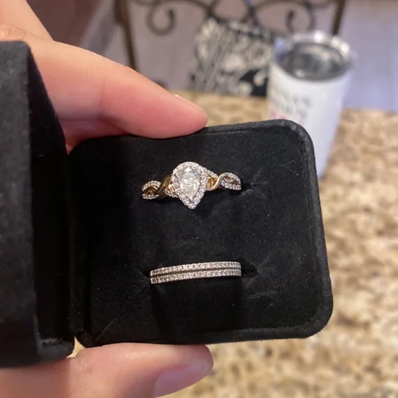 Size 7 engagement ring and band